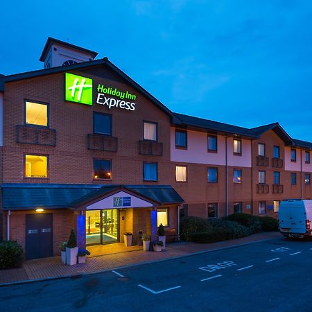 Holiday Inn Express Swansea East By Ihg Экстерьер фото