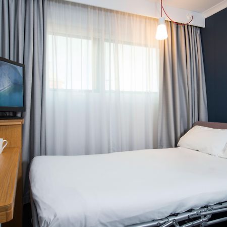 Holiday Inn Express Swansea East By Ihg Экстерьер фото