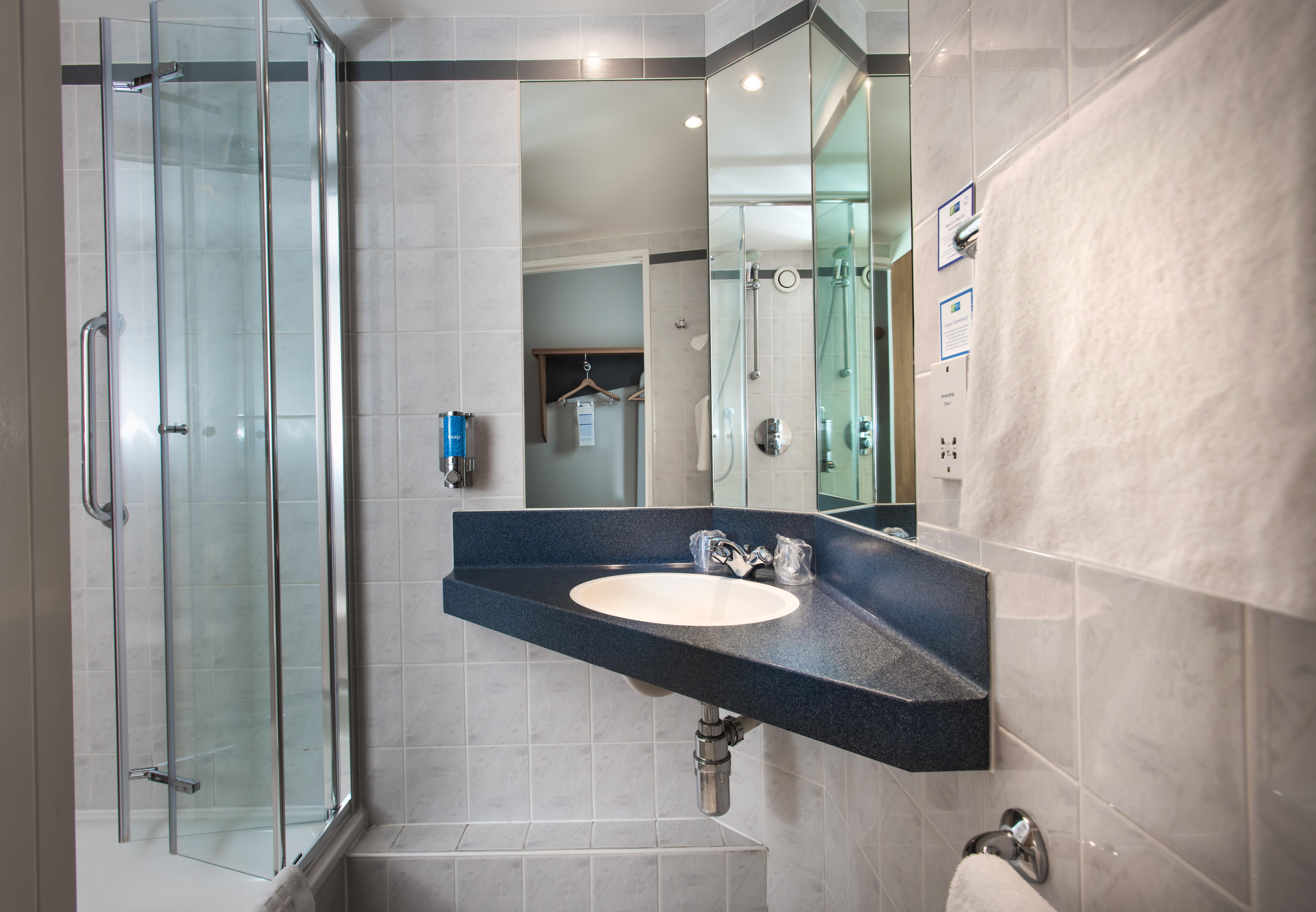 Holiday Inn Express Swansea East By Ihg Экстерьер фото