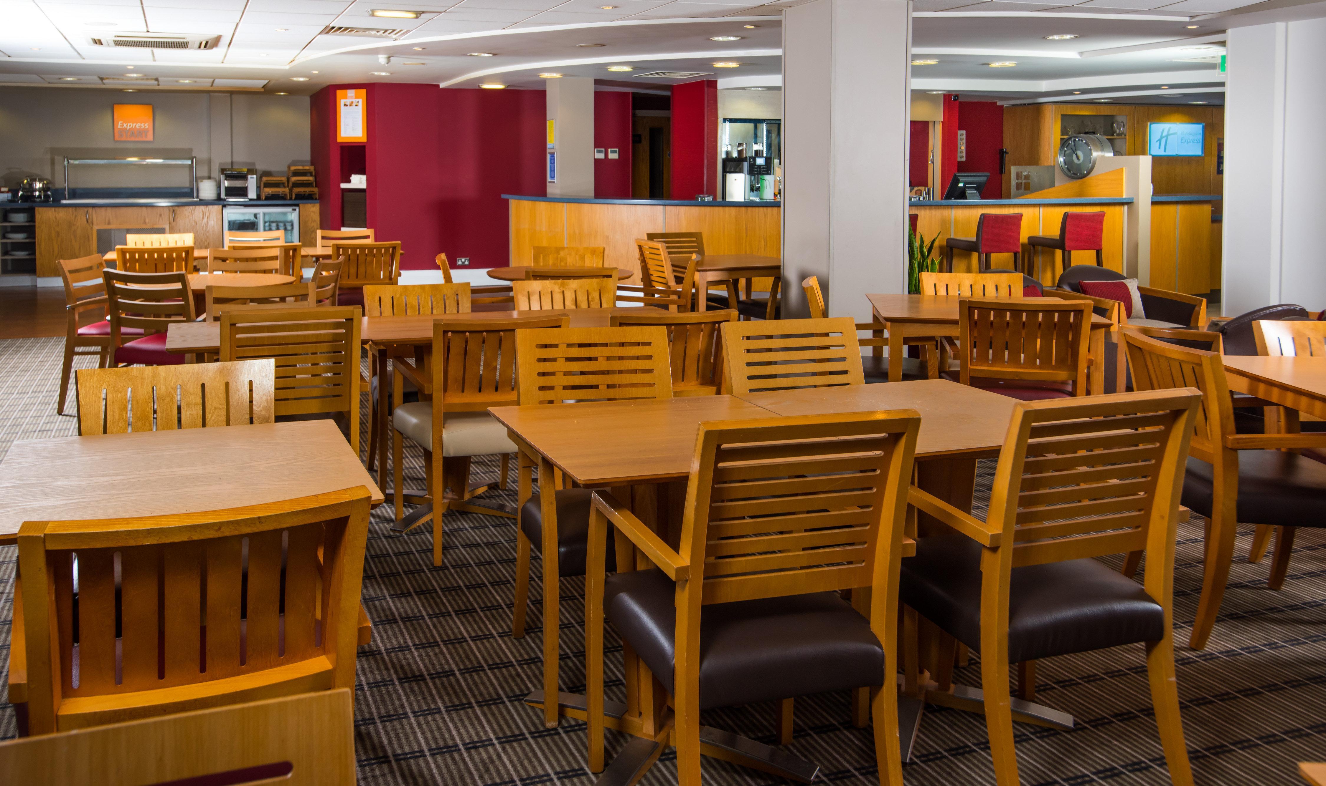 Holiday Inn Express Swansea East By Ihg Экстерьер фото