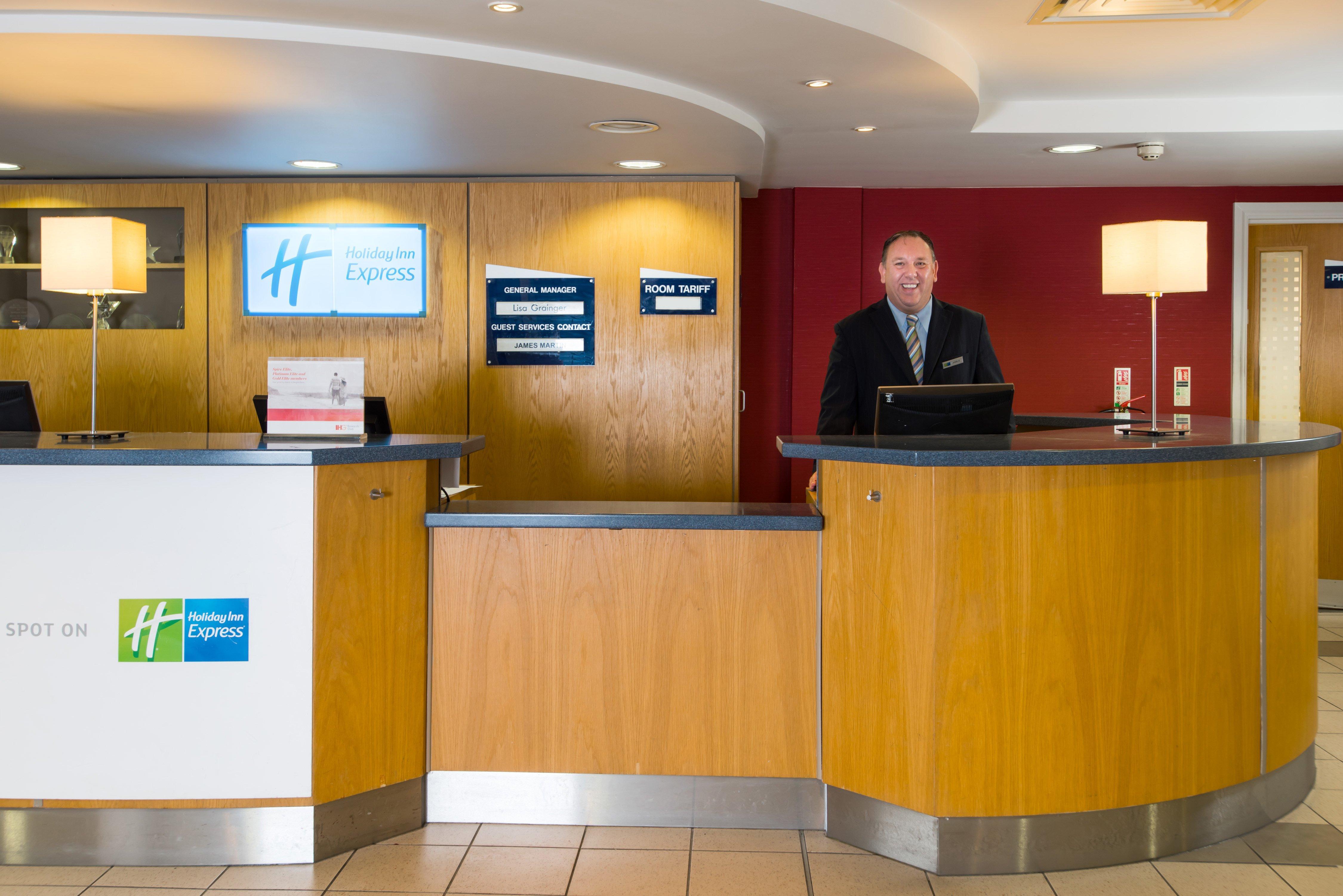 Holiday Inn Express Swansea East By Ihg Экстерьер фото