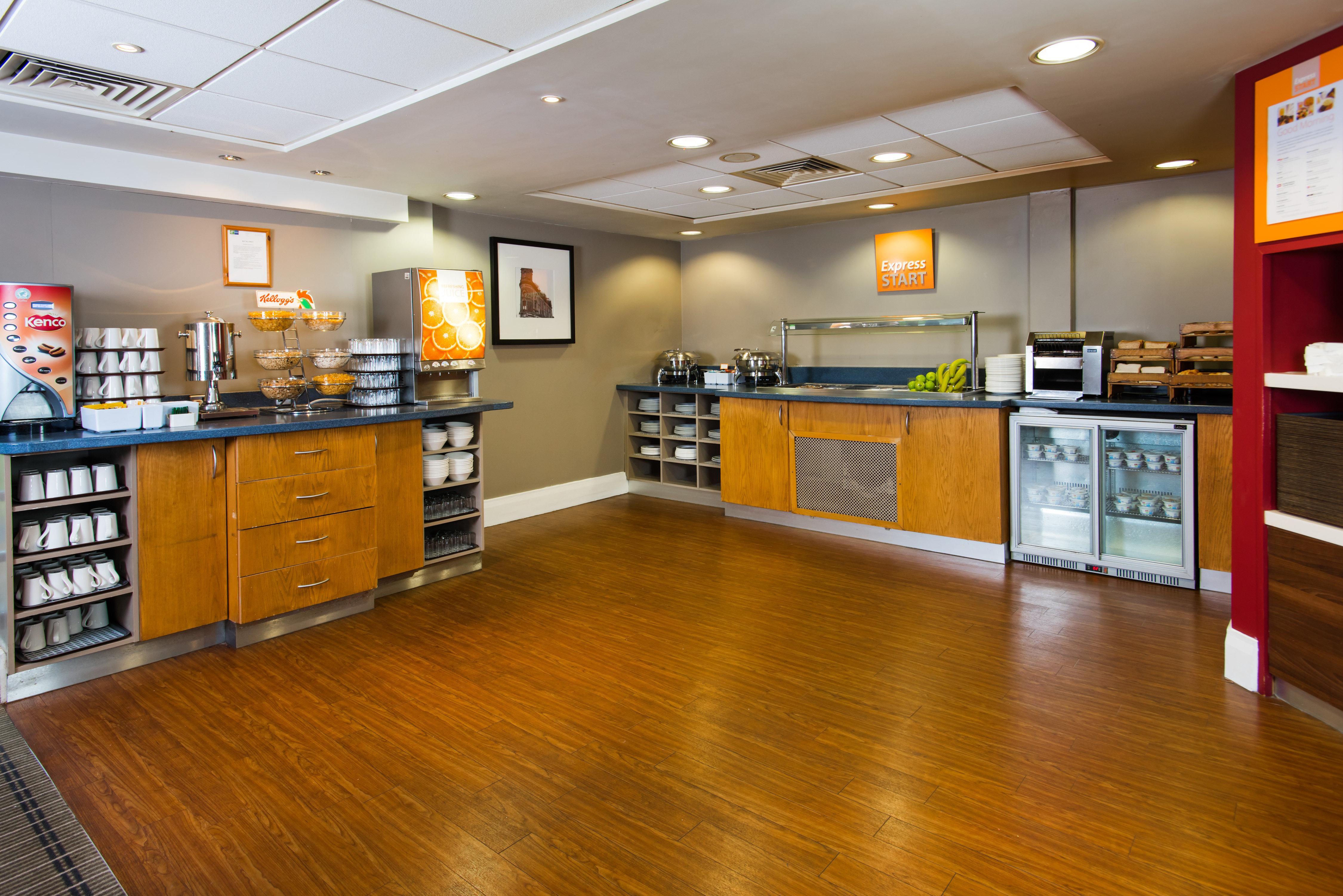 Holiday Inn Express Swansea East By Ihg Экстерьер фото