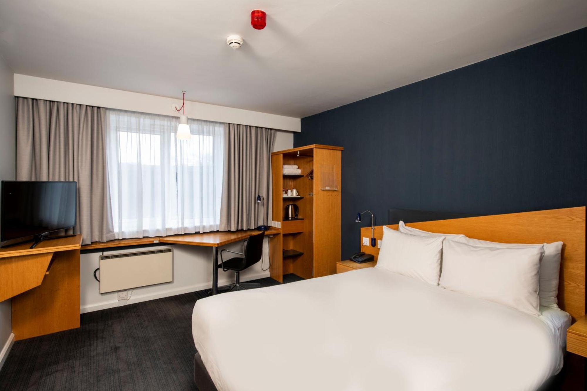 Holiday Inn Express Swansea East By Ihg Экстерьер фото