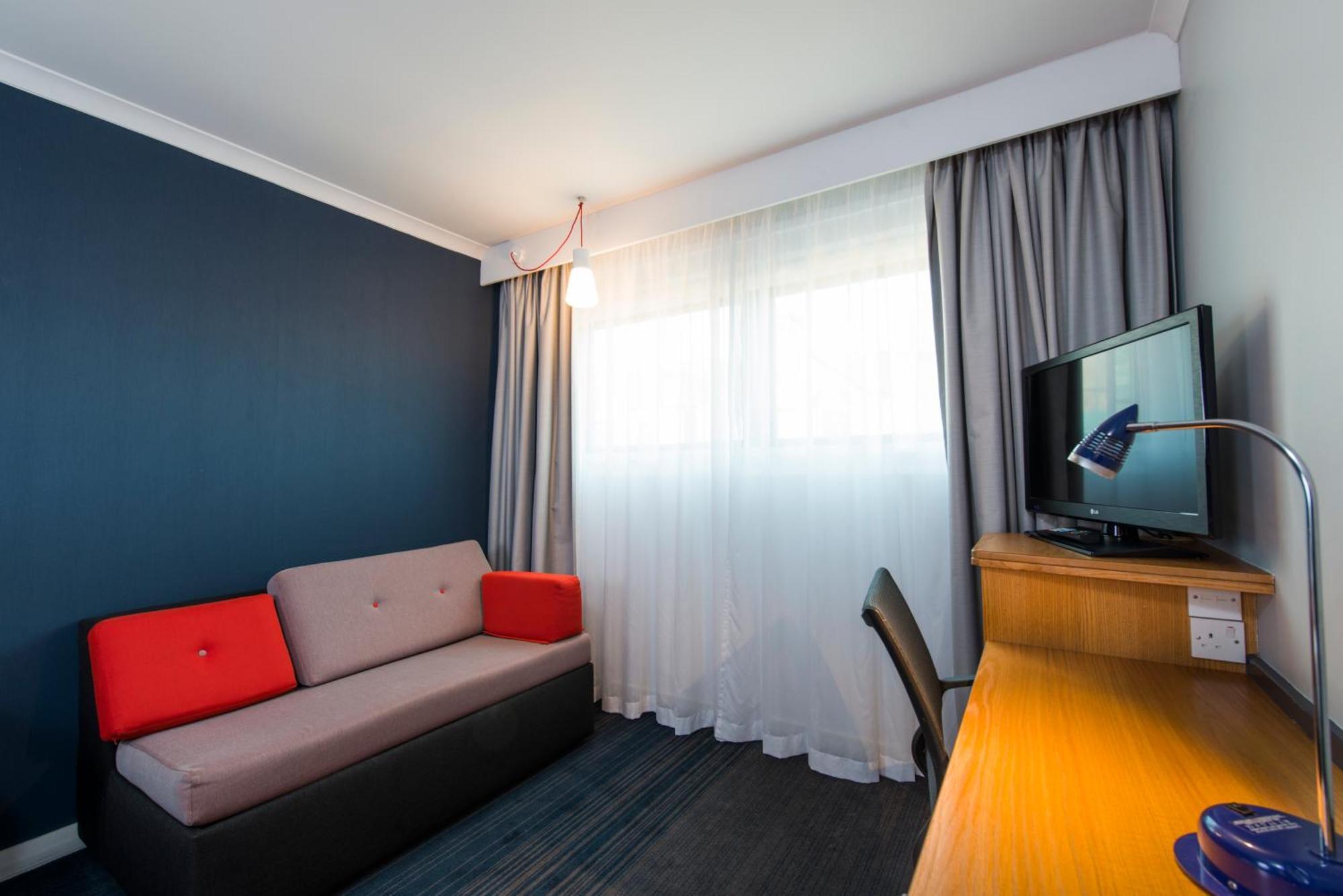 Holiday Inn Express Swansea East By Ihg Экстерьер фото