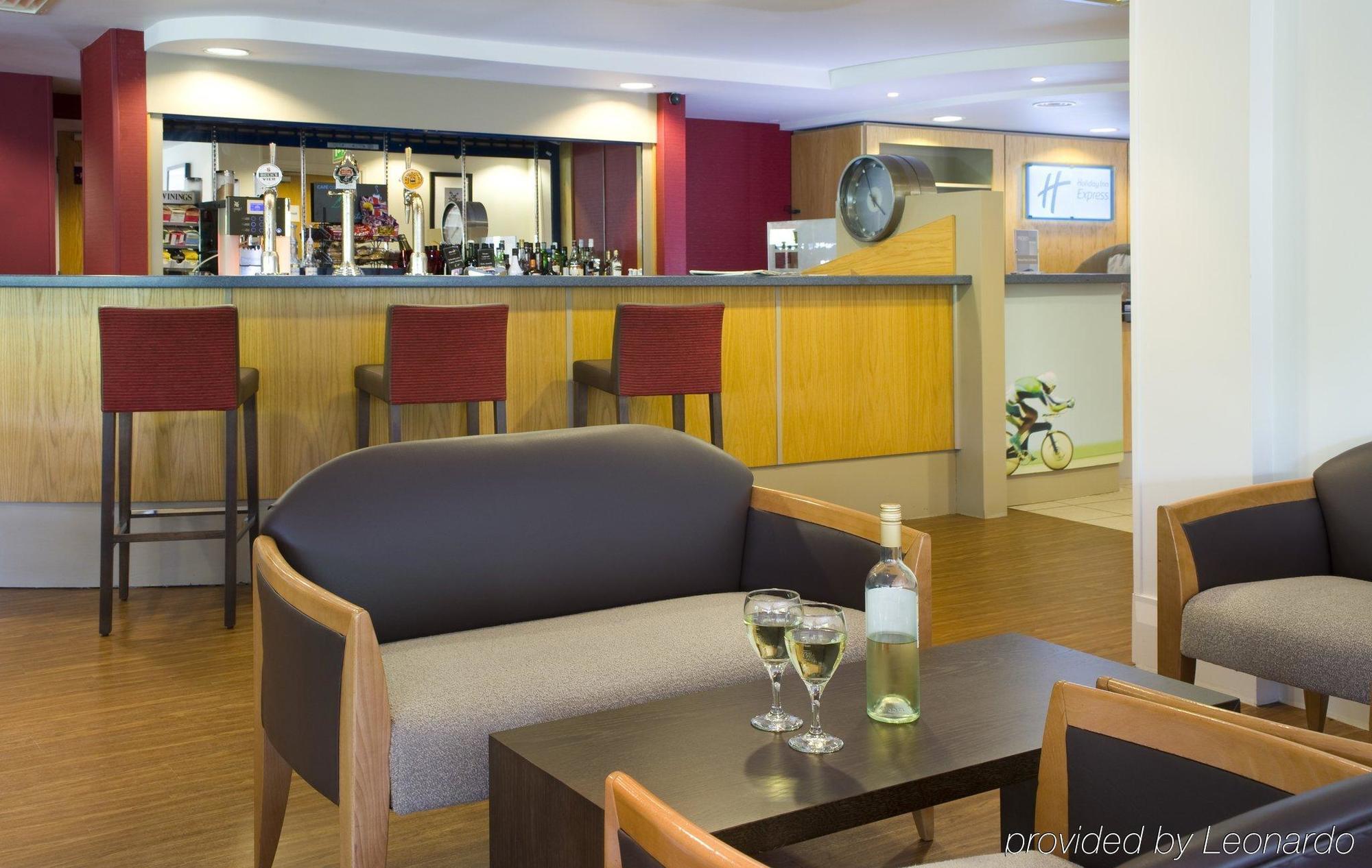 Holiday Inn Express Swansea East By Ihg Экстерьер фото