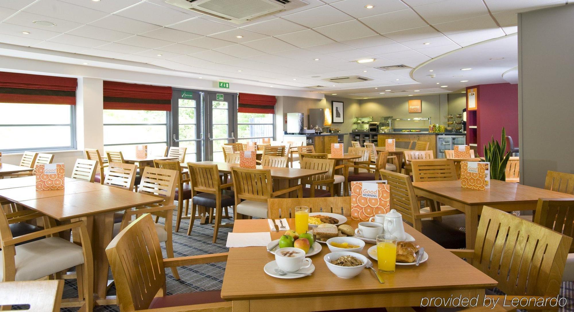 Holiday Inn Express Swansea East By Ihg Экстерьер фото