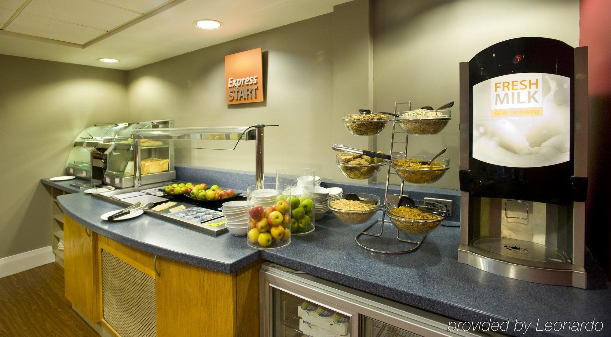 Holiday Inn Express Swansea East By Ihg Экстерьер фото