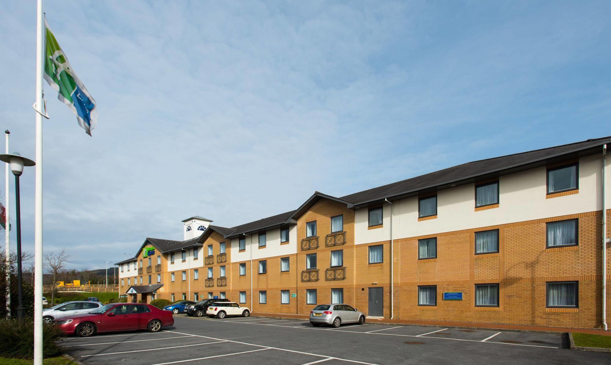 Holiday Inn Express Swansea East By Ihg Экстерьер фото