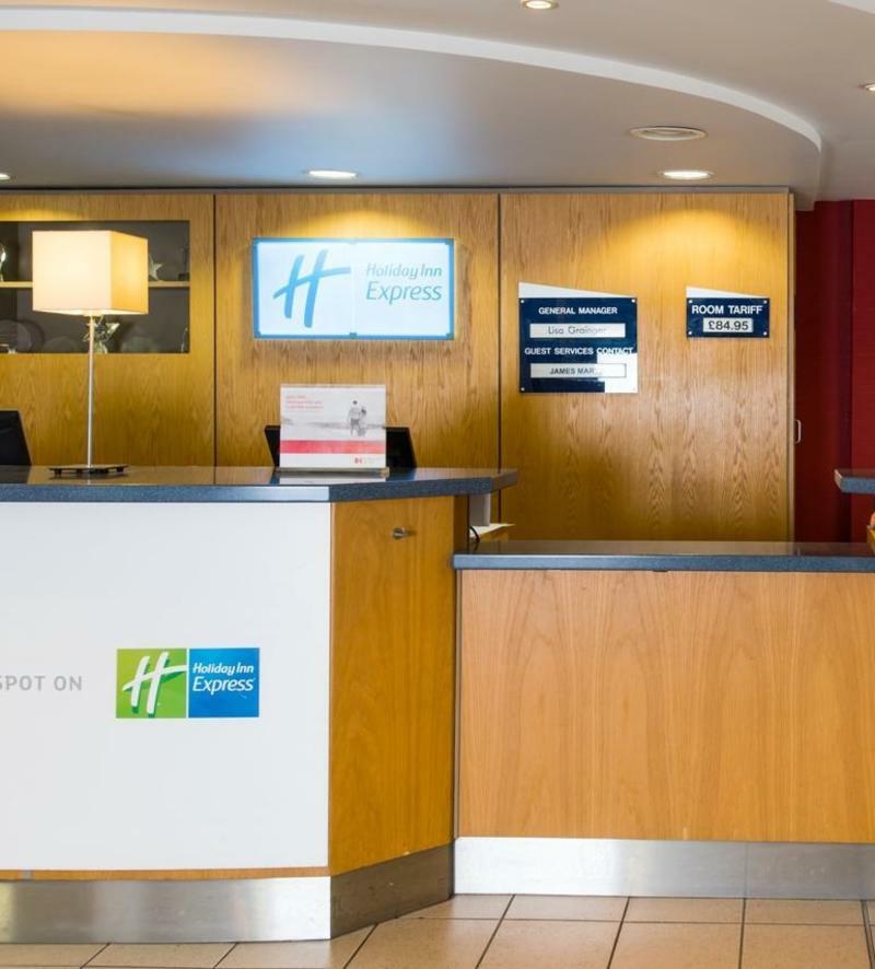 Holiday Inn Express Swansea East By Ihg Экстерьер фото